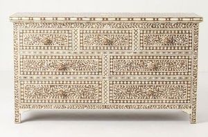 Commode en bois de luxe avec incrustations en os, fabriquée à la main, pour une décoration intérieure moderne et classique - Product Image 1