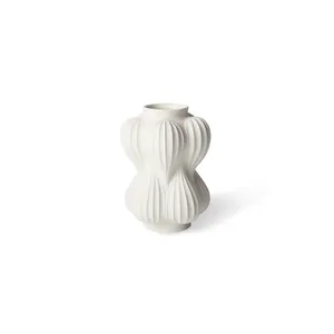 Jarrón de Flores de Hierro Hecho a Mano de Lujo, Producto de Decoración de Interiores Contemporáneo para Constructores, Arquitectos y Diseñadores - Product Image 1