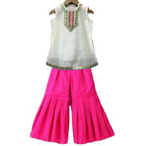 Conjunto de Top para Niña con Pantalones Palazzo Blancos y Rosas, Sin Mangas, Adornados, de Poliéster - Product Image 1