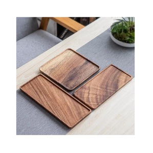 Plateau en bois conçu pour les tables à manger, les célébrations et les rassemblements, avec une fonctionnalité de service polyvalente et un attrait raffiné - Product Image 1