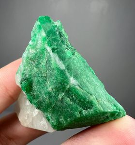 Espécimen de Cristal de Esmeralda Verde de Primera Calidad de Swat, Pakistán, Mineral Natural para Coleccionistas, Gema de Berilo en Bruto para Exhibición - Product Image 5
