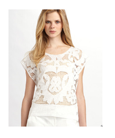 Chemise en crochet Executive Grace, tissu en dentelle blanche, haut ajusté avec col rond, manches courtes et bas droit