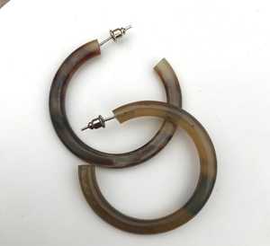 Boucles d'oreilles créoles en corne de buffle polies, forme naturelle, écologiques, faites à la main, modernes, pour mariage, MN EXPORTS, de l'Uttar Pradesh - Product Image 1