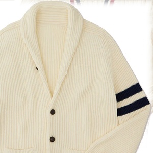 Pull blanc à col en V pour homme, cardigan en tricot crème pour homme avec rayures marine sur les manches, simple boutonnage, pour l'automne - Product Image 3