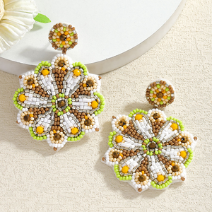 Pendientes de Mujer Hechos a Mano con Cuentas, Elegantes y Coloridos, con Cuentas de Arroz y Flores, por MD HANDICRAFTS - Product Image 3