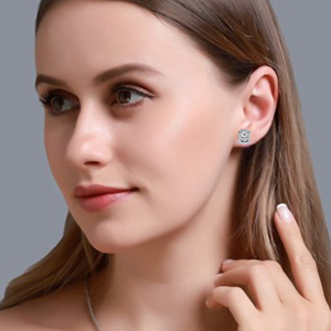 ต่างหูเพชรทรงกลมเจียระไนแบบบริลเลียนท์ชุบทอง 18K รุ่น Luna Glow เพชรเพาะเลี้ยงในห้องปฏิบัติการ รับรองโดย IGI หรูหรา คุณภาพสูง - Product Image 4