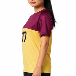 Camiseta deportiva personalizada para mujer, de secado rápido, ligera, atlética, con impresión por sublimación personalizada. - Product Image 3