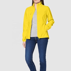 Chaqueta softshell para mujer con capucha, cierre de cremallera, impermeable, cortavientos, transpirable, para senderismo. - Product Image 3