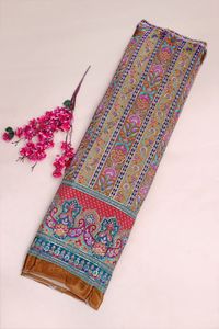 Tela con estampado floral de rayas color camel y borde ornamental para diseño de kurti, material para vestido, tela para ropa étnica. - Product Image 5