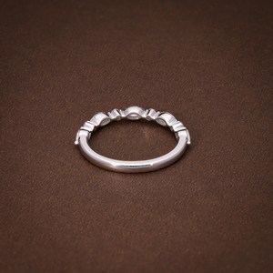 Anillo de Diamantes Cultivados en Laboratorio, Media Eternidad, con Diamantes Marquise y Redondos, Regalo de Aniversario para Ella, Oro de 18K, Joyería Fina - Product Image 5