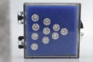 เพชรทรงกลมเจียระไนแบบบริลเลียนท์ สี E F  ที่ได้รับการรับรองจาก GIA  เพชรเพาะเลี้ยงสำหรับทำเครื่องประดับ - Product Image 2