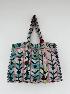 Bolso Tote Vintage Kantha con Bordado Suzani – Elegante Bolso de Algodón Estilo Boho Chic para el Mercado, Viajes, Oficina y Uso Diario - Product Image 4
