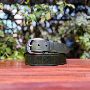 Ceinture en cuir ciré perforé vintage, couleur olive, avec boucle ardillon en alliage de zinc, cuir souple et durable, largeur 35 mm, style formel - Product Image 1