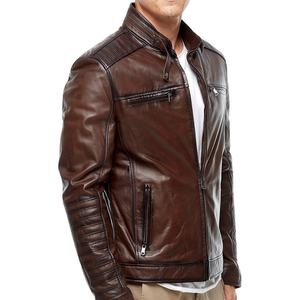 Veste de mode argentée brillante pour hommes, au design moderne et ajusté. - Product Image 1