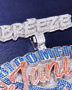 Collar con Colgante Personalizado de Hiphop con Moissanita, Plata de Ley Chapada en Oro, Perla de Agua Dulce y Dije de Letras y Alas para Hombre, Fiesta - Product Image 5