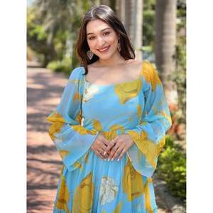 ชุดเดรสยาวถึงพื้นลายดอกไม้สีฟ้าสำหรับผู้หญิง แขนยาว คอเหลี่ยม สไตล์โบฮีเมียน เป็นมิตรกับสิ่งแวดล้อม ซักได้ เหมาะสำหรับฤดูร้อนและชายหาด - Product Image 3