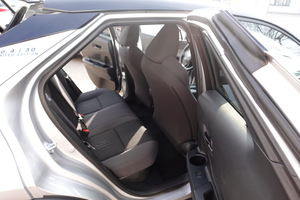 Toyota C-HR 2.0L Hybride Rechargeable Teamplayer SUV Compact Transmission Automatique Faible Kilométrage Garantie 5 Ans Économique en Carburant Familial - Product Image 4