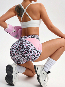 Shorts de sport pour femmes à imprimé léopard, shorts de yoga taille haute, shorts d'entraînement personnalisés, vêtements de sport à séchage rapide - Product Image 2