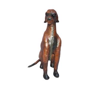 Figurine de chien en cuir de haute qualité Décoration de table Statue de chien en cuir pour bureau Hôtel Restaurant et décoration de la maison - Product Image 1