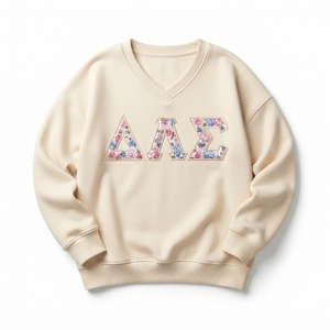 Sudadera con Cuello en V Verde Crema con Letra Floral KAO, Ropa Casual de Otoño para Mujer - Product Image 2