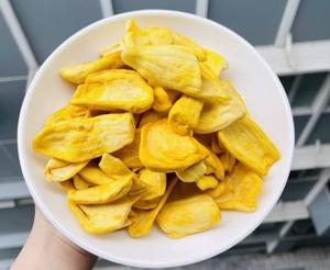 ชิ้นขนุนอบแห้งรสหวานธรรมชาติ ขนมขบเคี้ยวผลไม้กรอบจากเวียดนาม บรรจุภัณฑ์สุญญากาศ ผู้ผลิตและผู้ส่งออกขายส่ง - Product Image 2