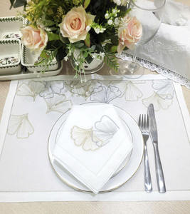 Ensemble de napperons et serviettes de table en coton blanc, brodés or et argent motif Ginkgo, lavables en machine, de luxe, personnalisés, vente en gros, pour la maison - Product Image 1
