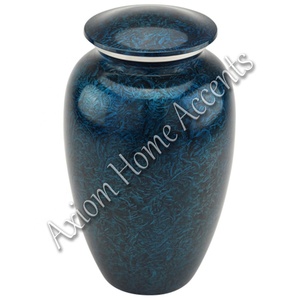 Urne funéraire élégante en aluminium fabriquée à la main avec un souvenir commémoratif au design moderne par Axiom Home Accents - Product Image 1