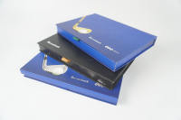 Boîte en papier rigide recyclable de luxe, finition brillante/mate, revêtement UV, doublure en éponge, fermeture magnétique, logo personnalisé, boîte pour cartes de crédit