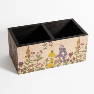 Support de rangement en bois au design unique avec finition élégante, organisateur pour la décoration intérieure, bijoux, cosmétiques et objets de collection, en vente - Product Image 3