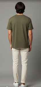 เสื้อยืด Elite Olive Moss Essential – ผ้าฝ้ายเนื้อนุ่มพรีเมียม น้ำหนักเบา ดีไซน์มินิมอลพร้อมลายตราสัญลักษณ์โทนสีเอิร์ธโทน รุ่นลิมิเต็ดอิดิชั่น - Product Image 3