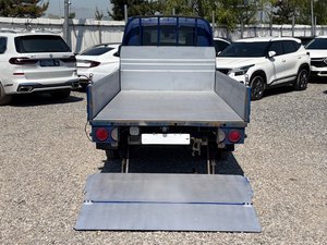 Camioneta Comercial Usada Bongo 3 2017, 1 Tonelada, Azul, Volante a la Izquierda, Diésel, Manual, 4x2, 2WD, Cabina King, con Sistema Hidráulico - Product Image 5