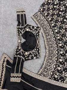 Ensemble Lehenga Choli en Soie Chinon Brodé Noir avec Dupatta, Ornements Floraux Dorés Zari, Tenue Traditionnelle Indienne pour Mariage et Fêtes, Séchage Rapide - Product Image 4