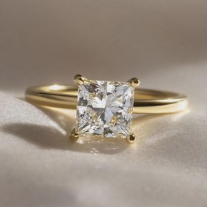 Anillo de Compromiso con Diamante Cultivado en Laboratorio de Corte Princesa de 3 Quilates, Engaste Halo Oculto en Oro Blanco, Certificado IGI - Product Image 3