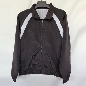 เสื้อแจ็คเก็ตกันลมสำหรับผู้ชายขายส่ง แบบสปอร์ต เป็นมิตรกับสิ่งแวดล้อม เหมาะสำหรับฤดูหนาว สวมใส่สบาย น้ำหนักเบา ระบายอากาศได้ดี เหมาะสำหรับกิจกรรมกลางแจ้ง มีโลโก้ด้านหน้า - Product Image 4
