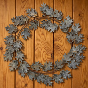 Corona de Hojas de Roble Rústica de Metal Galvanizado, Acabado de Zinc Envejecido, Decoración Festiva de Otoño para Puerta Principal, Decoración de Pared para Días Festivos - Product Image 1