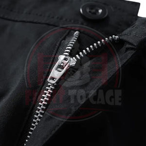 Pantalones cortos cargo negros para hombre, de tela suave y cómoda, con múltiples bolsillos, personalizables con logotipo, precio al por mayor. - Product Image 4