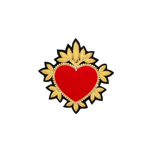 Broche de Lujo Hecho a Mano al por Mayor, Broche de Moda con Corona y Corazón, Bordado con Hilo de Oro y Cuentas, Pin Artesanal para Ropa - Product Image 1
