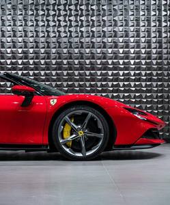 Auto Deportivo USADO AUTÉNTICO Rojo SF90 Stradale AWD con Volante a la Izquierda, Asientos de Cuero, Cámara Trasera, Listo para Conducir - Product Image 5