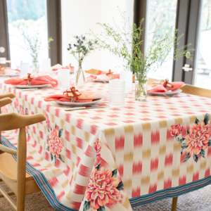 Tovaglia Bermuda 70x144 pollici, Elegante Stampa Floreale in Poliestere Intrecciato, Lavabile, per Decorazioni Casa ed Eventi - Product Image 1