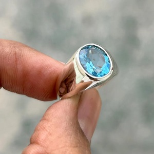 Bague pour homme en argent sterling 925 avec pierre précieuse topaze bleue naturelle, bague statement en pierre bleue faite à la main, bijoux en gros - Product Image 6