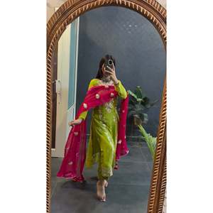 Ensemble haut-dupatta et bas tendance de créateur indien et pakistanais pour les fêtes - Product Image 6