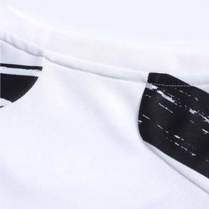 ชุดฟุตบอลสำหรับทีมเยาวชนและทีมผู้ใหญ่ ผลิตจากผ้าที่น้ำหนักเบา ระบายอากาศได้ดี ทรงสปอร์ต ทนทานต่อการใช้งาน - Product Image 3