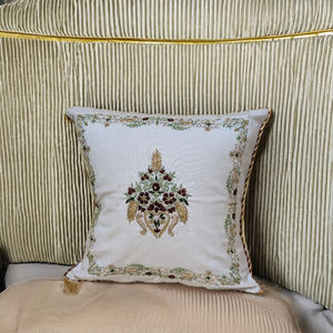 Funda de Almohada de Sofá de Algodón Bordada a Mano, Ecológica y de Lujo, Color Marfil, Resistente a Químicos y de Secado Rápido - Product Image 3