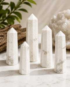 Tour de cristal de scolecite naturelle pour la méditation profonde, le sommeil réparateur, l'équilibre émotionnel et la guérison spirituelle - Product Image 1