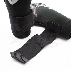 Gants de gardien de but professionnels en caoutchouc moulé, respirants et antidérapants pour les entraînements de football et les camps de formation - Product Image 5