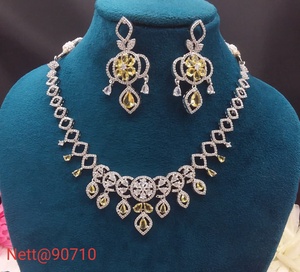 Elegante Juego de Collar y Aretes de Plata con Circonitas y Diseño Floral para Mujer, Conjunto de Joyería para Boda - Product Image 2