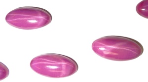 Rubis étoilé ovale 11x22 mm 15,5 carats, cabochon poli créé en laboratoire avec effet étoile à 6 branches pour la fabrication de bijoux - Product Image 2