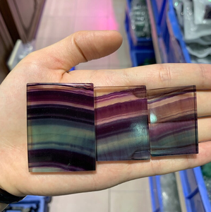 Cabujón de Fluorita Tallado con Figura Grabada con Tema de Amor de Gujarat ALIF CRYSTAL and AGATE - Product Image 4