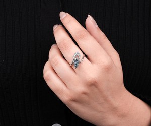 Anillo de Oro Blanco de 14K OM GEMS, Anillo Envolvente con Diamante Azul de Laboratorio de Corte Marquesa de 0.80 CT, Anillo Personalizado para Fiesta de Mujer - Product Image 2