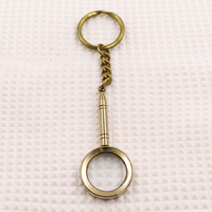 Porte-clés Loupe Vintage en Laiton Fait Main, Anneau Métallique Poli Doré, Accessoire Cadeau - Product Image 4